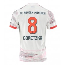 Bayern Munich Leon Goretzka #8 Bortatröja 2025-26 Korta ärmar